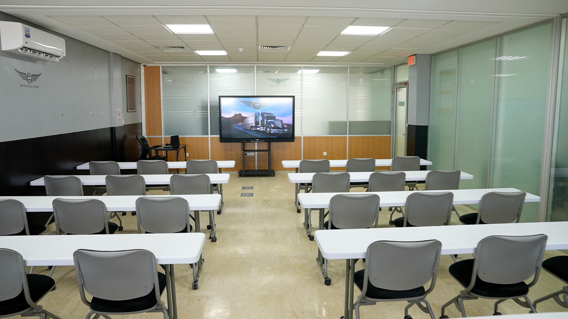 Salle de formation équipée